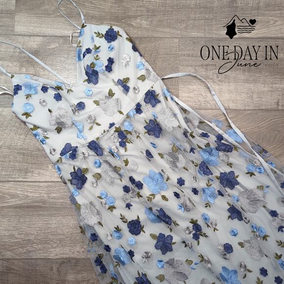 David's Bridal Floral Layered Mesh Sweetheart Maxi Dress Size 8 - Picture 3 of 7